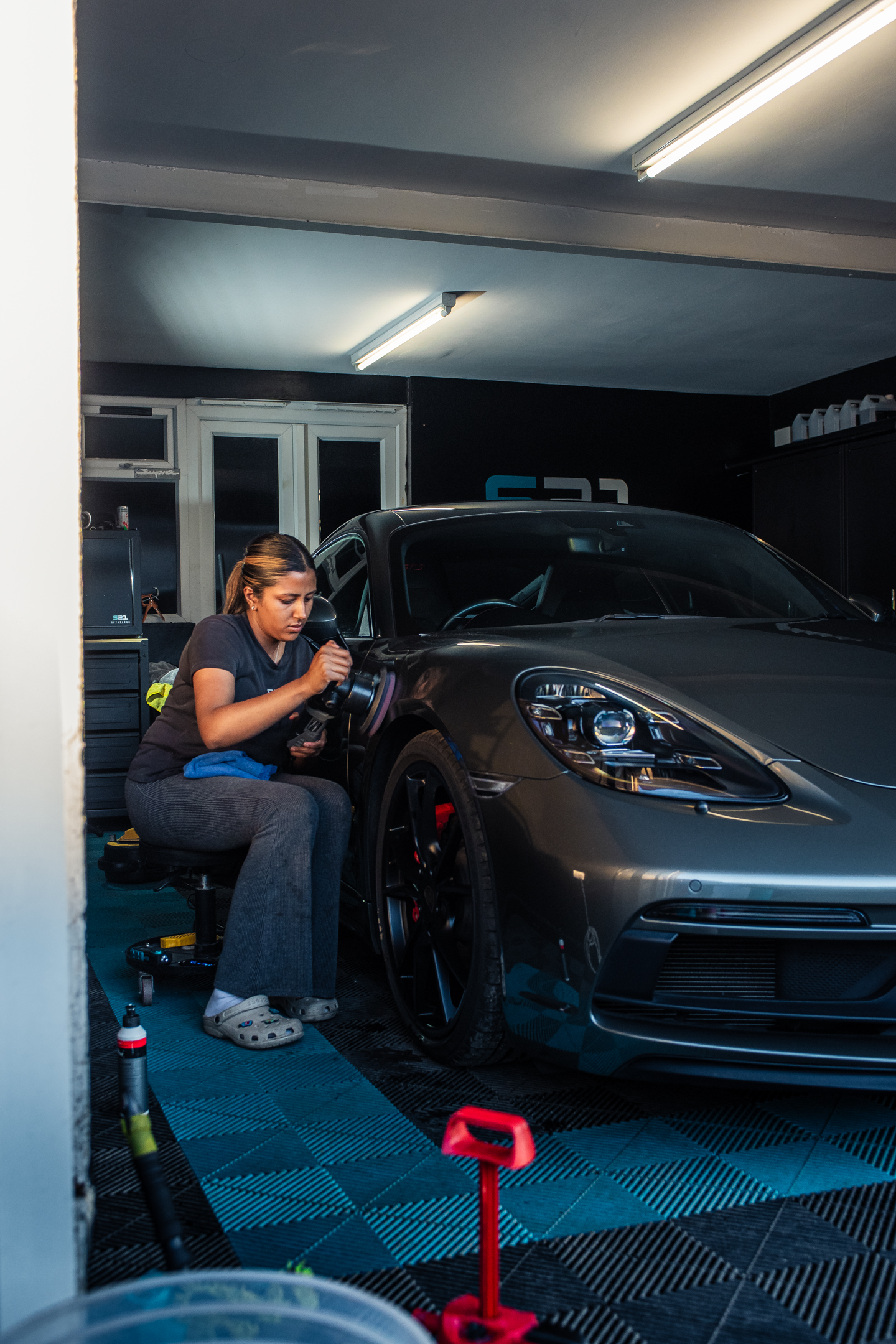 S21 detailer polishing a Porsche front wing